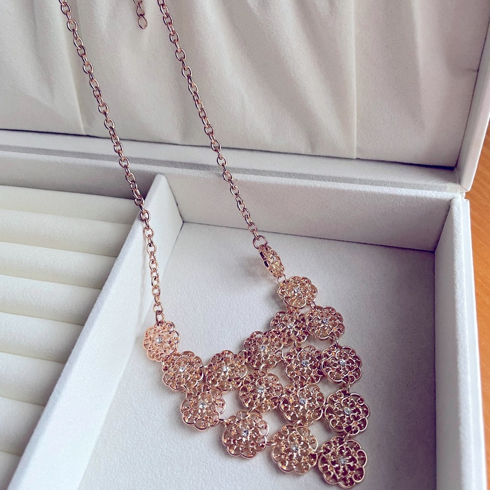 Accent , statement necklace